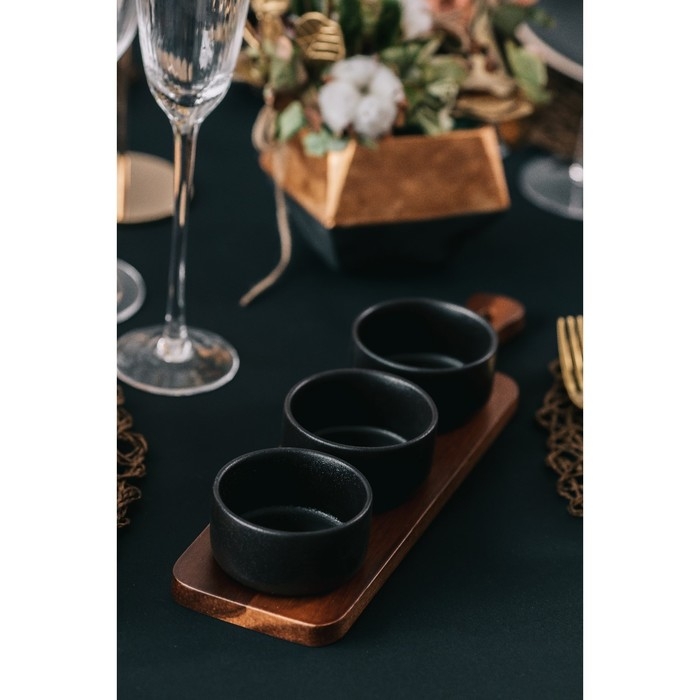 Набор фарфоровых соусников на деревянной подставке Magistro &laquo;Галактика&raquo;, 4 предмета: 3 соусника 100 мл, подставка 33&times;9&times;5 см, цвет чёрный