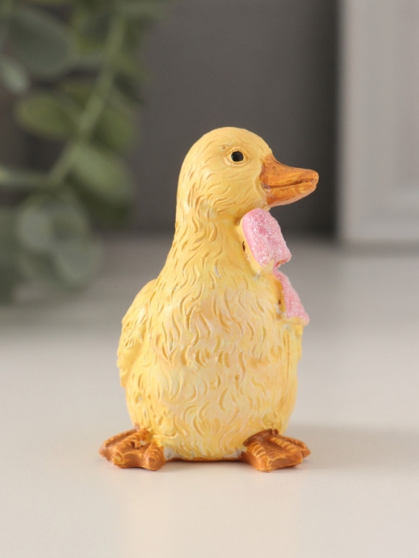 Сувенир полистоун "Утёнок с большим розовым бантом" 4,5х4х6 см