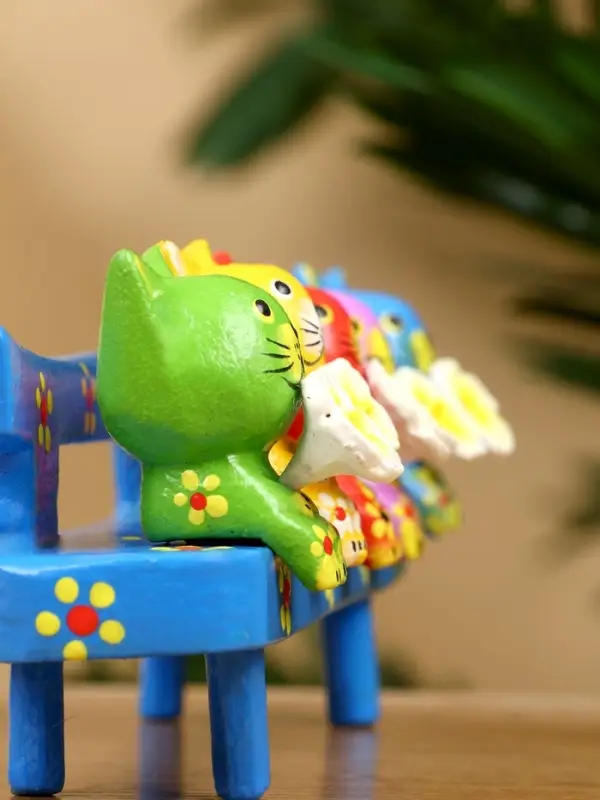 Сувенир "Котята на скамейке" дерево 19х8х6 см, цв. голубой