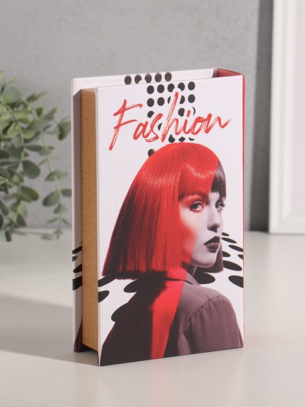 Сейф-книга дерево кожзам "Девушка с каре. Мода" 21х13х5 см