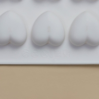 Форма для муссовых десертов и шоколада KONFINETTA &laquo;Сердца&raquo;, силикон, 29,7&times;17,3&times;1,5 см, 35 ячеек (2,7&times;2,5 см), цвет белый