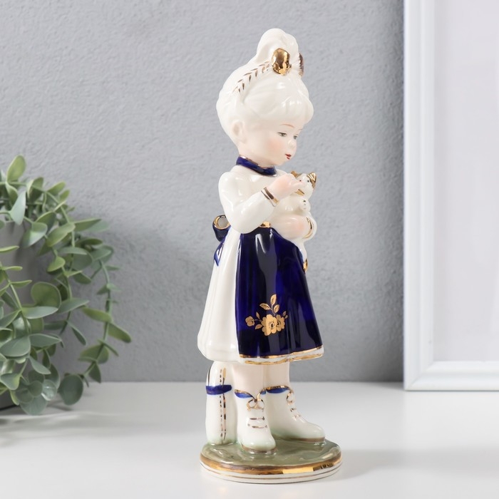 Сувенир керамика "Девочка играет котёнком" кобальт 7,3х7,3х22,5 см