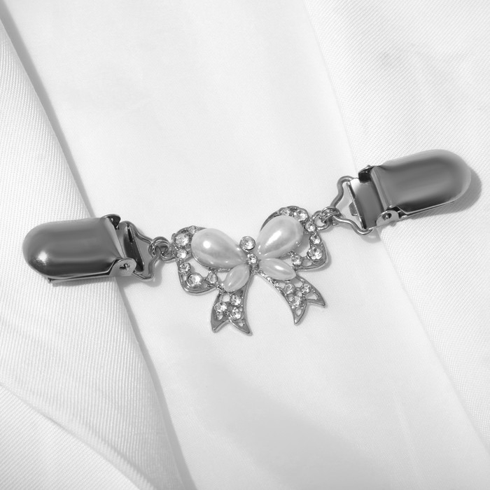 Зажим для кардигана &laquo;Бантик&raquo;, цвет белый в серебре