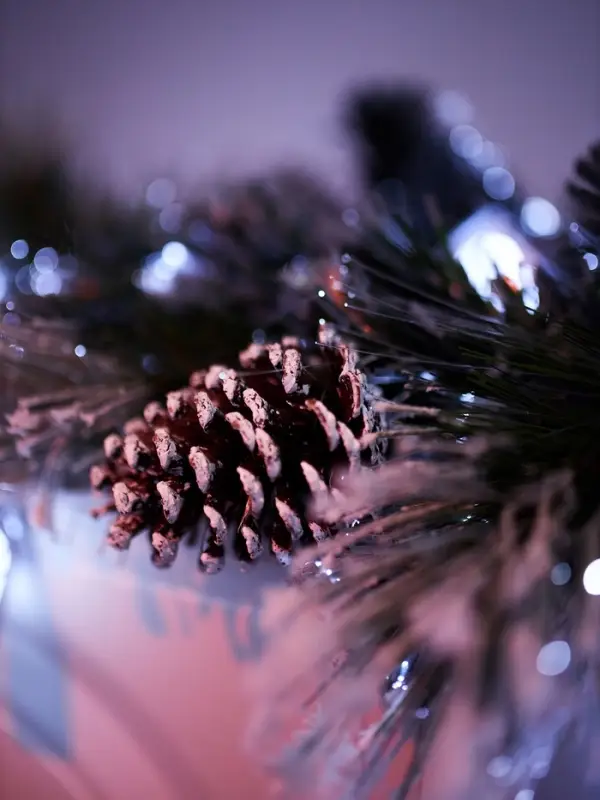 Хвойная гирлянда фиброоптическая &laquo;Заснеженная&raquo; 200 см, 8 режимов