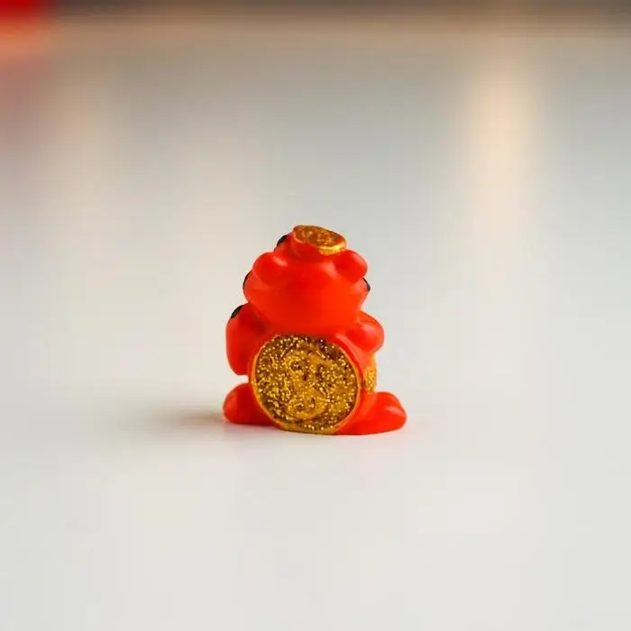 Фигурка полистоун &laquo;Тигр силач с золотой монетой&raquo;, 3&times;1.5&times;2.7 см, МИКС