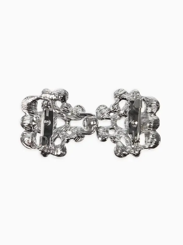 Зажим для кардигана "Ажур", завитки, цвет белый в серебре