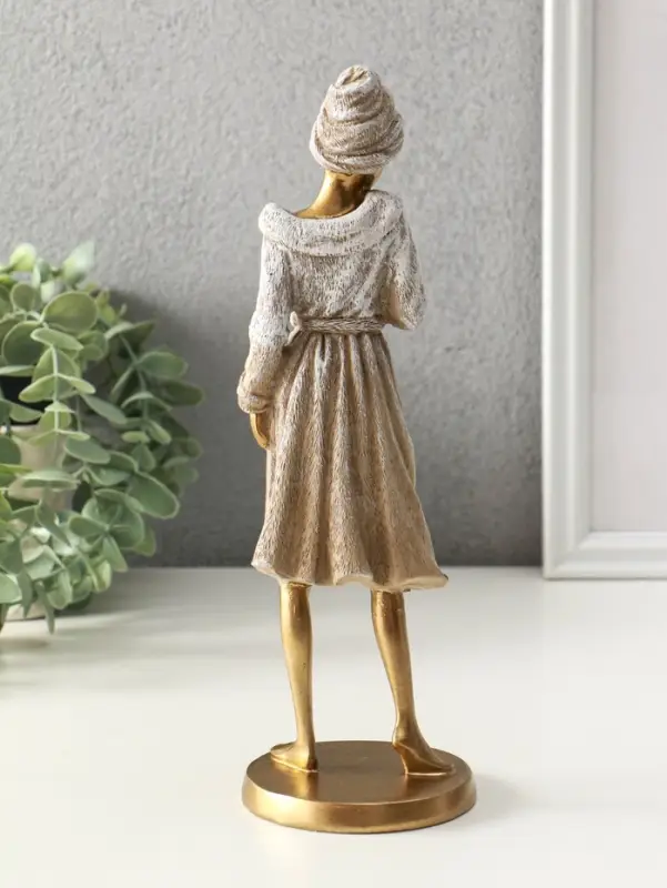 Сувенир полистоун "Девушка в банном халате" 8,5х8,5х25 см