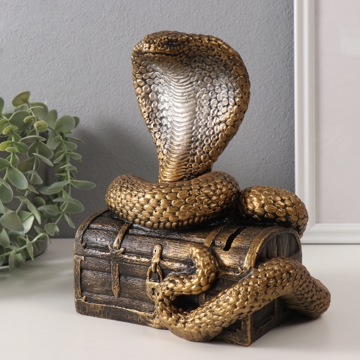 Копилка"КОБРА НА СУНДУКЕ "  20 х 17 х 12 см.