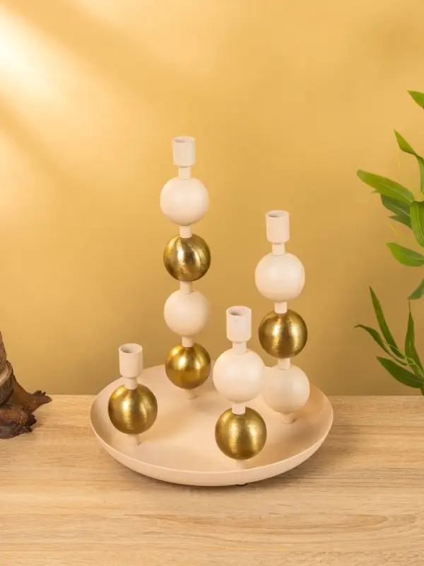 4 подсвечника на тарелке со сферами бежево-золотой 25,5х22,5х32 см