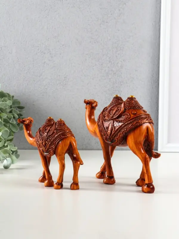 Сувенир полистоун "Двугорбые верблюды" под дерево набор 2 шт 14х4,5х12,5 16,5х5,5х14,5 см