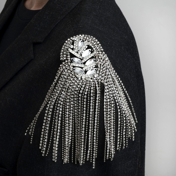 Брошь &laquo;Эполет&raquo;, цвет белый в серебре