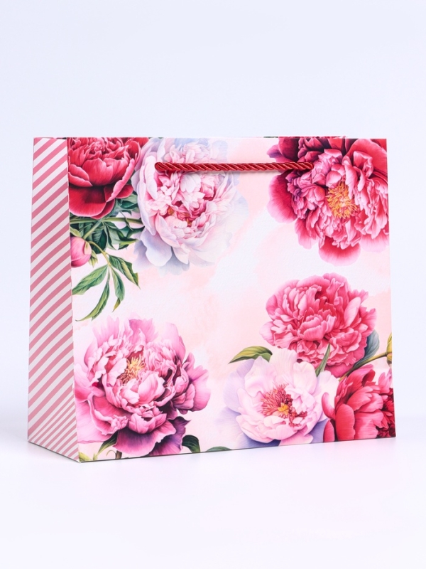 Пакет подарочный с окном "Пионы", 25 х 10 х 22 см