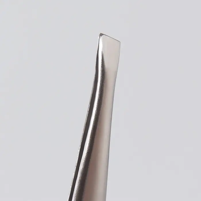 Пинцет для бровей и ресниц, со скошенным краем, узкий, 9 см