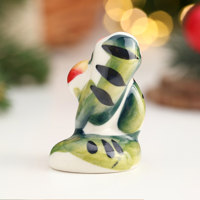 Новый год. Сувенир символ года "Змея с яблоком", гжель, цвет, 5.5х4 см