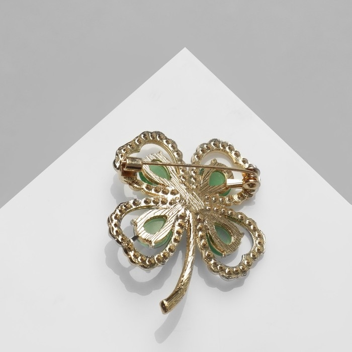 Брошь &laquo;Цветок&raquo; клевер с жемчугом, цвет бело-зелёный в золоте
