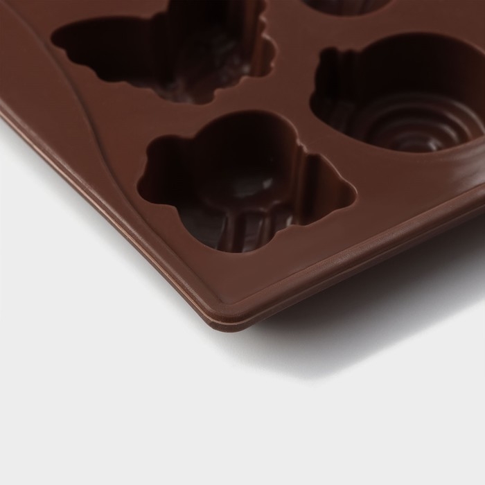 Форма для конфет и шоколада Доляна &laquo;Насекомые&raquo;, силикон, 18&times;17 см, 16 ячеек (3,5&times;3,5 см), цвет коричневый