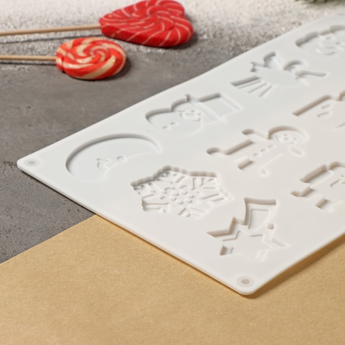 Форма для кондитерских украшений новогодняя Доляна &laquo;Новый год&raquo;, силикон, 29,3&times;17,3 см, 12 ячеек, цвет белый