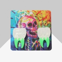 Серьги акриловые &laquo;Зубы&raquo; в зелье, цвет бело-зелёный в серебре