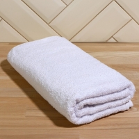 Набор банный, в косметичке, 7 предметов (полотенце 70 &times; 140 см, бутылочки 3 шт, баночки 2 шт, лопатка) , цвет белый/розовый