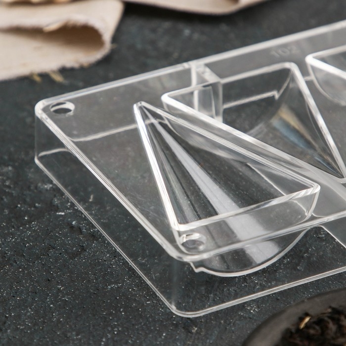 Форма для конфет и шоколада &laquo;Большой конус&raquo;, 20&times;12&times;2,5 см, 4 ячейки 8&times;5&times;2,2 см, цвет прозрачный