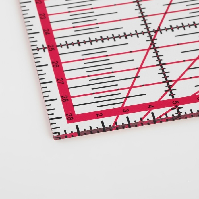 Линейка для квилтинга и пэчворка, 30 &times; 30 см, толщина 3 мм, цвет прозрачный/розовый