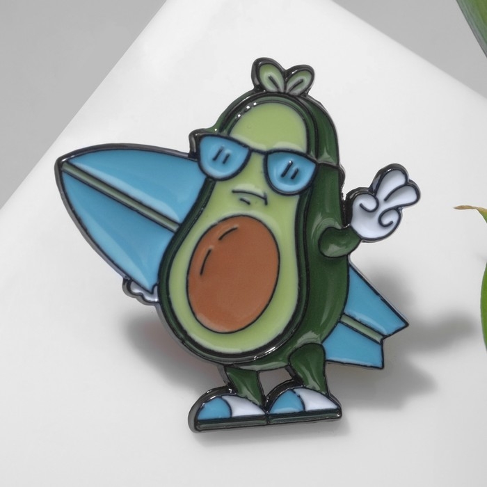 Значок &laquo;Авокадо&raquo; сёрфер, цветной в чёрном металле