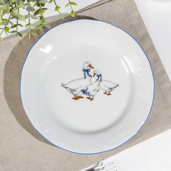 Тарелка фарфоровая &laquo;Гуси&raquo;, d=20 см, МИКС, цвет белый