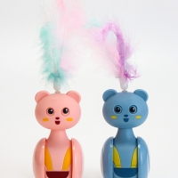 Игрушка-неваляшка с пером под лакомство, 11 х 6 см, Микс цветов