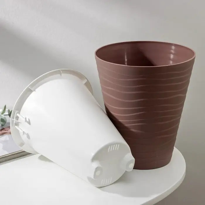 Кашпо для цветов со вставкой &laquo;Валенсия&raquo;, 2,8 л, цвет мокко