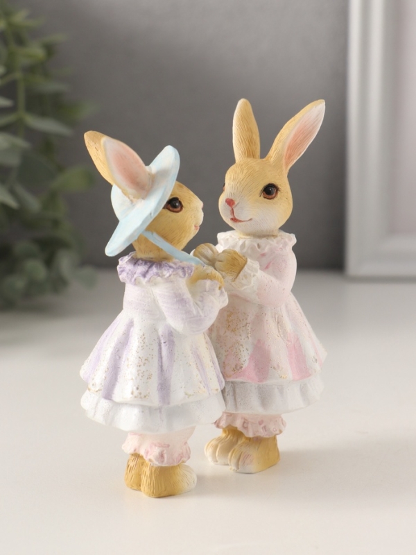 Сувенир полистоун "Зайки-сестрицы" сиренево-розовый 8,5х4,5х11,5 см