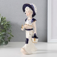 Сувенир керамика "Девочка с лейкой и лопаткой, в шляпке" кобальт 8х11х21 см