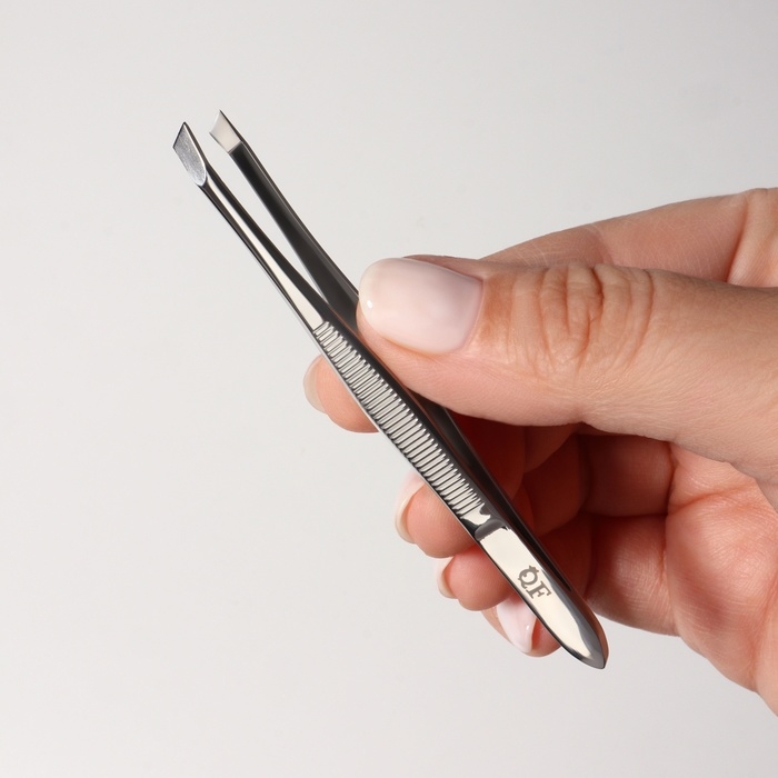 Пинцет &laquo;Premium&raquo; скошенный, узкий, 9 &times; 0,6 см, на блистере, цвет серебристый