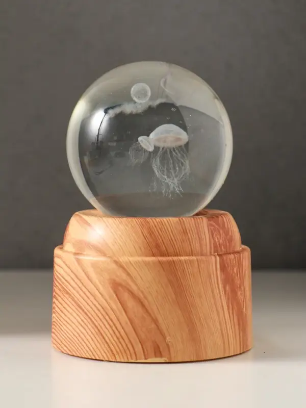 Сувенир стекло свет "Шар. Медузы" 6хLED шар d=6 см, крутится, USB 7х7х10 см