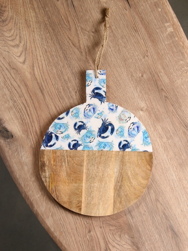 Доска разделочная круглая "Крабы" дерево манго 36х28 см