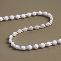 Жемчуг на нитях, с голографией, плоский, 6 мм, 9 &plusmn; 1 м, цвет белый