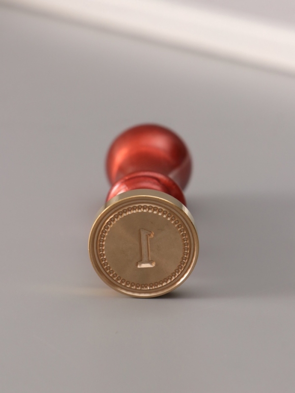 Печать для сургуча с пластиковой ручкой "Классика цифра 1" 2,5х2,5х6,3 см