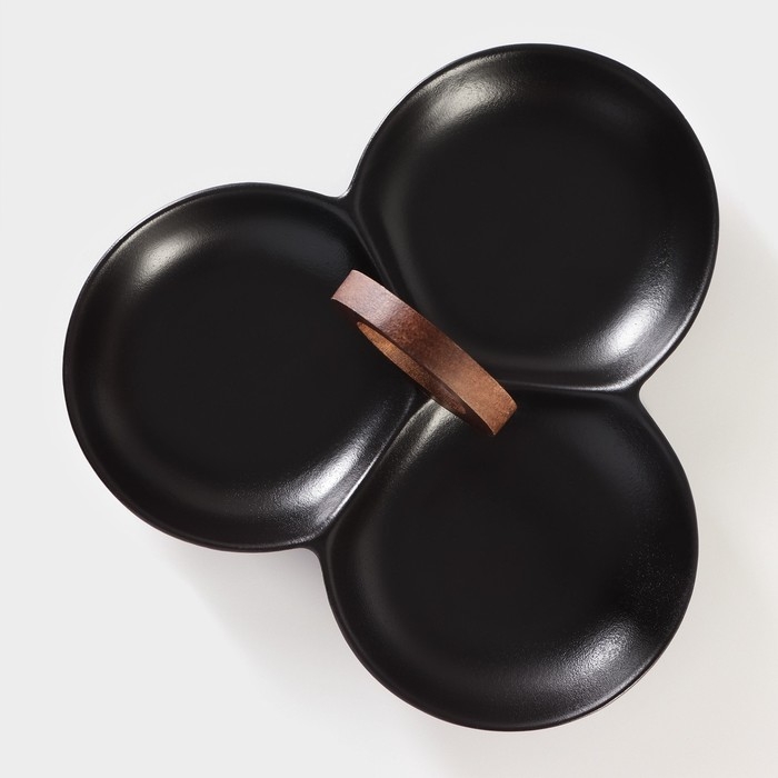 Менажница фарфоровая 3 ячейки Magistro &laquo;Галактика&raquo;, 24,5&times;24,5&times;13,5 см, цвет чёрный