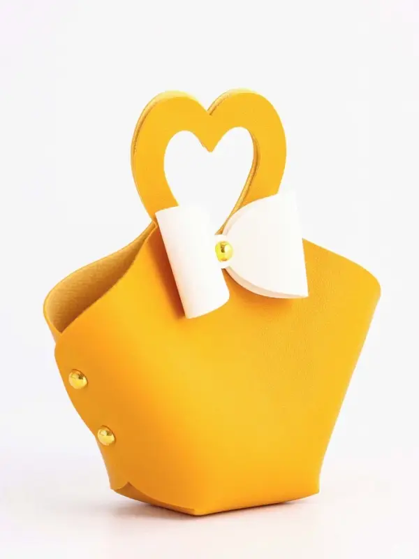 Кожанная подарочная сумочка 10,5 х 5 х 6 см желтая