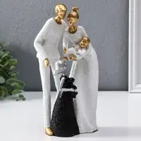Сувенир полистоун "Родители с детьми" бело-золотой 8,5х13х25 см