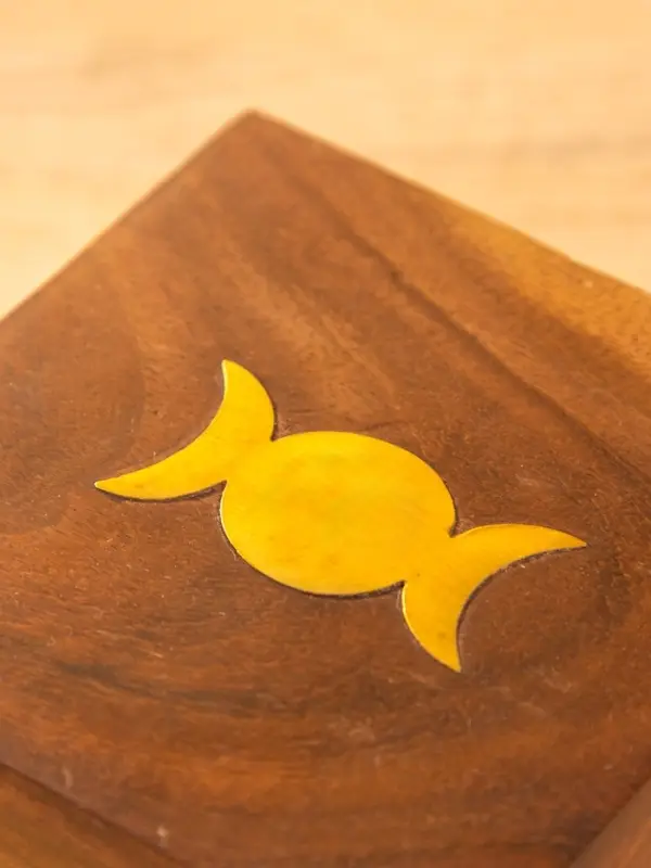 Шкатулка "Фазы Луны" 10х10х6 см, дерево шишам