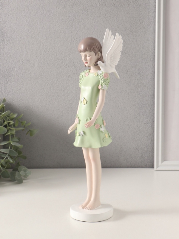 Сувенир полистоун "Девочка с белым голубем на плече" 11х9,5х32,5 см