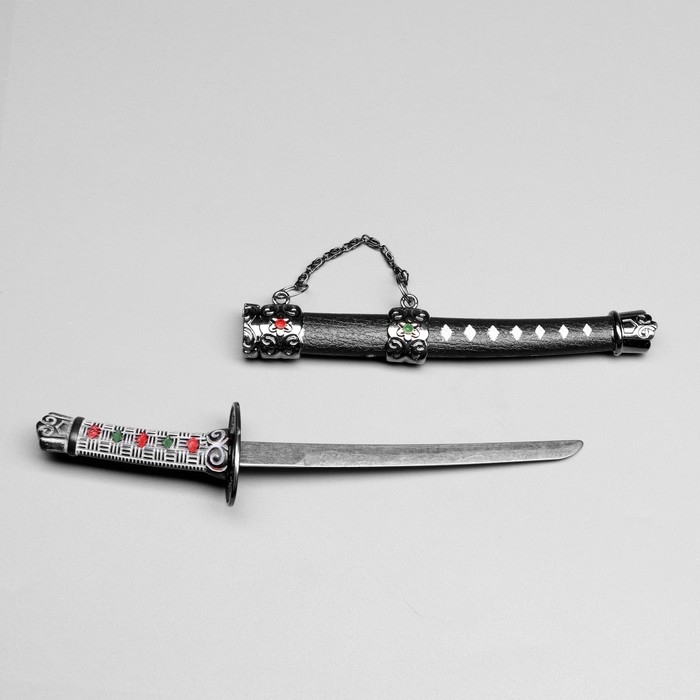 Сувенирное оружие &laquo;Катана на подставке&raquo;, чёрные ножны с красными ромбами, 20см