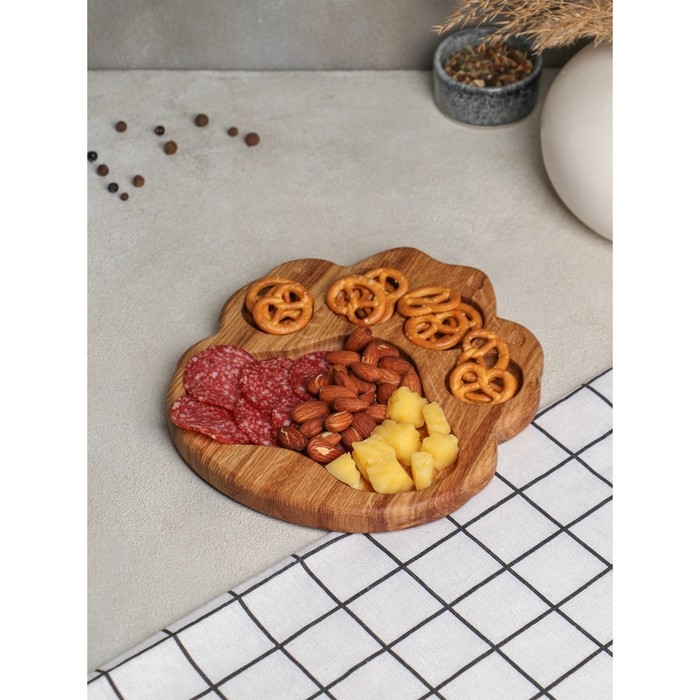 Доска для подачи авторская &laquo;Лапа Тигра&raquo;, 19&times;22&times;2 см, натуральный дуб