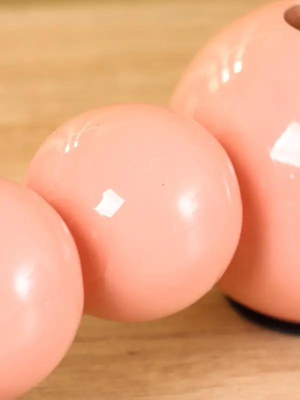 Подсвечник на 3 свечи &laquo;Бусы&raquo;, с 7 сферами, 44&times;8&times;8 см, пудровый