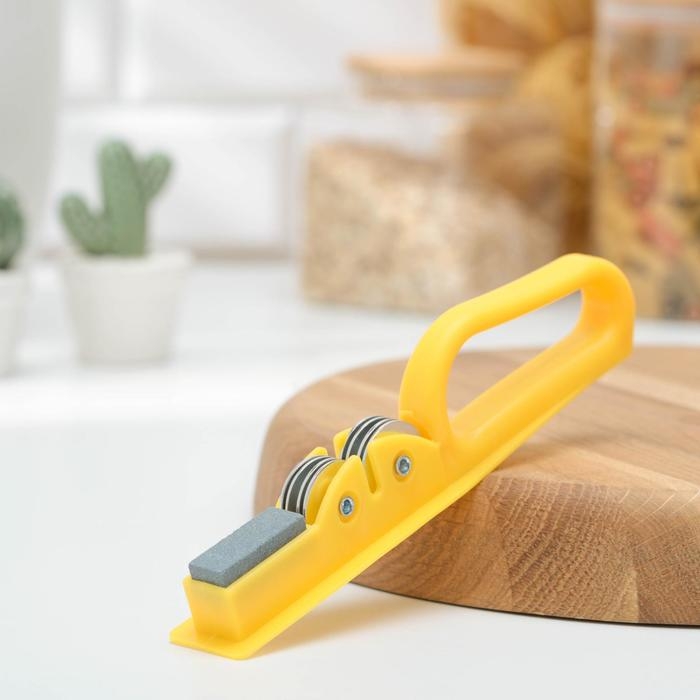 Точилка для ножей Доляна &laquo;Острое лезвие&raquo;, 19&times;4,5 см, с ручкой и шлифовкой, цвет МИКС