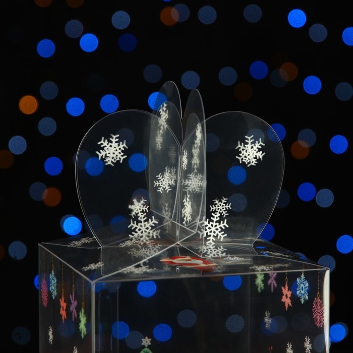 Новый год. Коробка подарочная новогодняя складная ПВХ "Веселый Дед Мороз" 12 x 12 x 15 см.