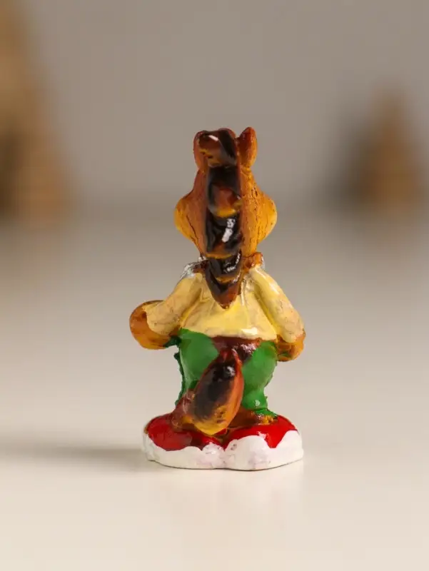 Сувенир полистоун "Конь в спортивном костюме" МИКС 3,3х2,3х5 см