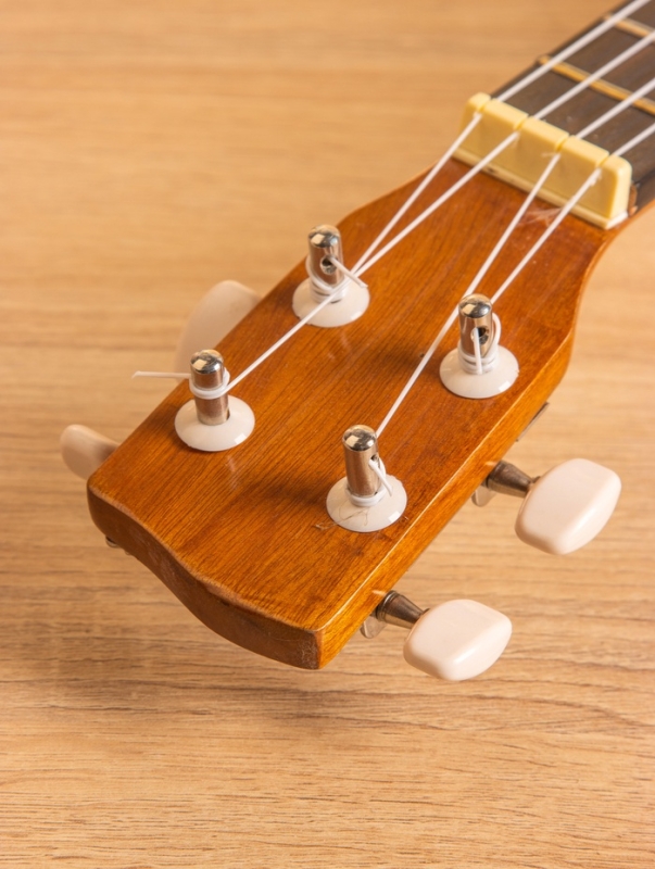 Сувенирный музыкальный инструмент Укулеле &laquo;Туземец&raquo;, 55 см, махагон, дерево