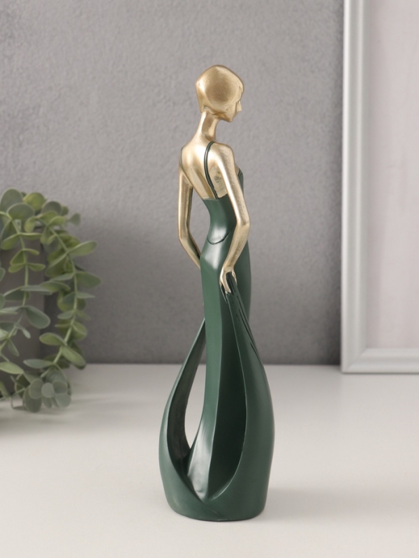 Сувенир полистоун "Девушка в зелёном платье со шлейфом" золото 7х5х24 см