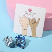 Значки-неразлучники &laquo;Сердца&raquo; бэст фрэндс, цвет бело-голубой в чёрном металле